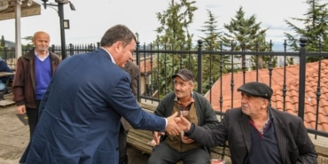 BAŞKAN ERKAN AYDIN MAHALLELERİN NABZINI TUTUYOR OSMANGAZİ'DE HİZMETİN ROTASINI VATANDAŞ BELİRLİYOR
