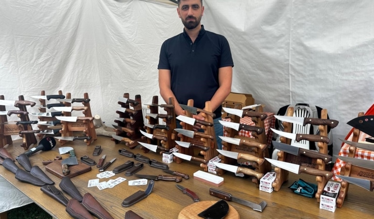 KÖK CEVİZ SAPLI BIÇAKLARI JAPONYA DAHİL 11 ÜLKEYE İHRAÇ ETTİ ALMAN ÇELİĞİNDEN ÖZEL AÇILI TIRNAK BIÇAĞI TASARLADI; TÜRKİYE'YE SATIYOR