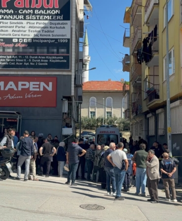 EVLERİNDE ÖLÜ BULUNAN ÇİFTİN CİNAYETE KURBAN GİTTİĞİ ÜZERİNDE DURULUYOR GEMLİK'TE ÇİFTİN ÖLÜMÜYLE BAĞLANTILI OLDUĞU DEĞERLENDİRİLEN BİR ŞÜPHELİ YAKALANDI