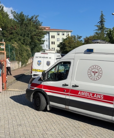 İSTANBUL VALİLİĞİ: "BAŞAKŞEHİR'DEKİ ORTAOKULDA ÖĞRENCİLER ARASINDA ÇIKAN KAVGADA 5 ÖĞRENCİ YARALANDI"