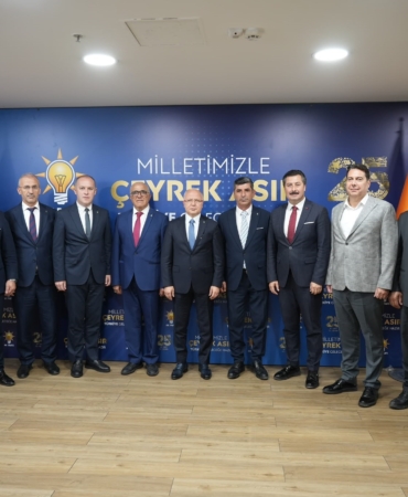 YENİŞEHİR'DE İKİ MECLİS ÜYESİ DAHA AK PARTİ SAFLARINA KATILDI