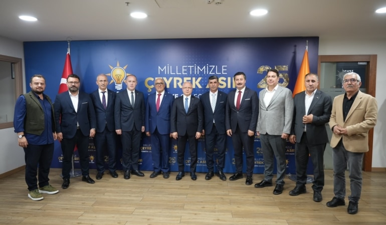 YENİŞEHİR'DE İKİ MECLİS ÜYESİ DAHA AK PARTİ SAFLARINA KATILDI
