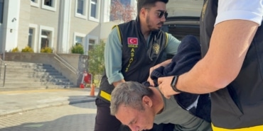 BURSA'DA GÜRÜLTÜ CİNNETİ...YAŞLI ÇİFTİ ÖLDÜREN KOMŞU ADLİYEYE SEVK EDİLDİ