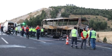 9 AYDA YOLLAR KAN GÖLÜNE DÖNDÜ: BİN 628 CAN KAYBI, 311 BİN YARALI BURSA'DA 9 AYDAKİ KAZALARDA 47 KİŞİ HAYATINI KAYBETTİ KURAL TANIMAZLAR DİREKSİYON BAŞINDA