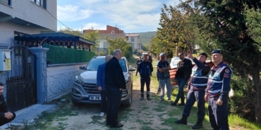 BURSA'DA ÇATIYA YIKIMA DİRENDİ...MUDANYA'DA GERGİN BEKLEYİŞ