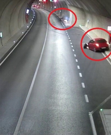 CİNAYET GİBİ KAZA KAMERADA...KARŞI ŞERİDE GEÇEN OTOMOBİL MOTOSİKLETE BÖYLE ÇARPTI:  1 ÖLÜ, 1 AĞIR YARALI ACI DETAY GÜVENLİK KAMERASINDA ÇIKTI : EŞİNİN ARKASINDAN GELİRKEN KAZAYA ŞAHİT OLDU