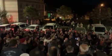 BURSA'DA TOPLU KONUT SAKİNLERİNDEN EYLEM...SİTE YÖNETİMİYLE VATANDAŞLAR BİRBİRİNE GİRDİ
