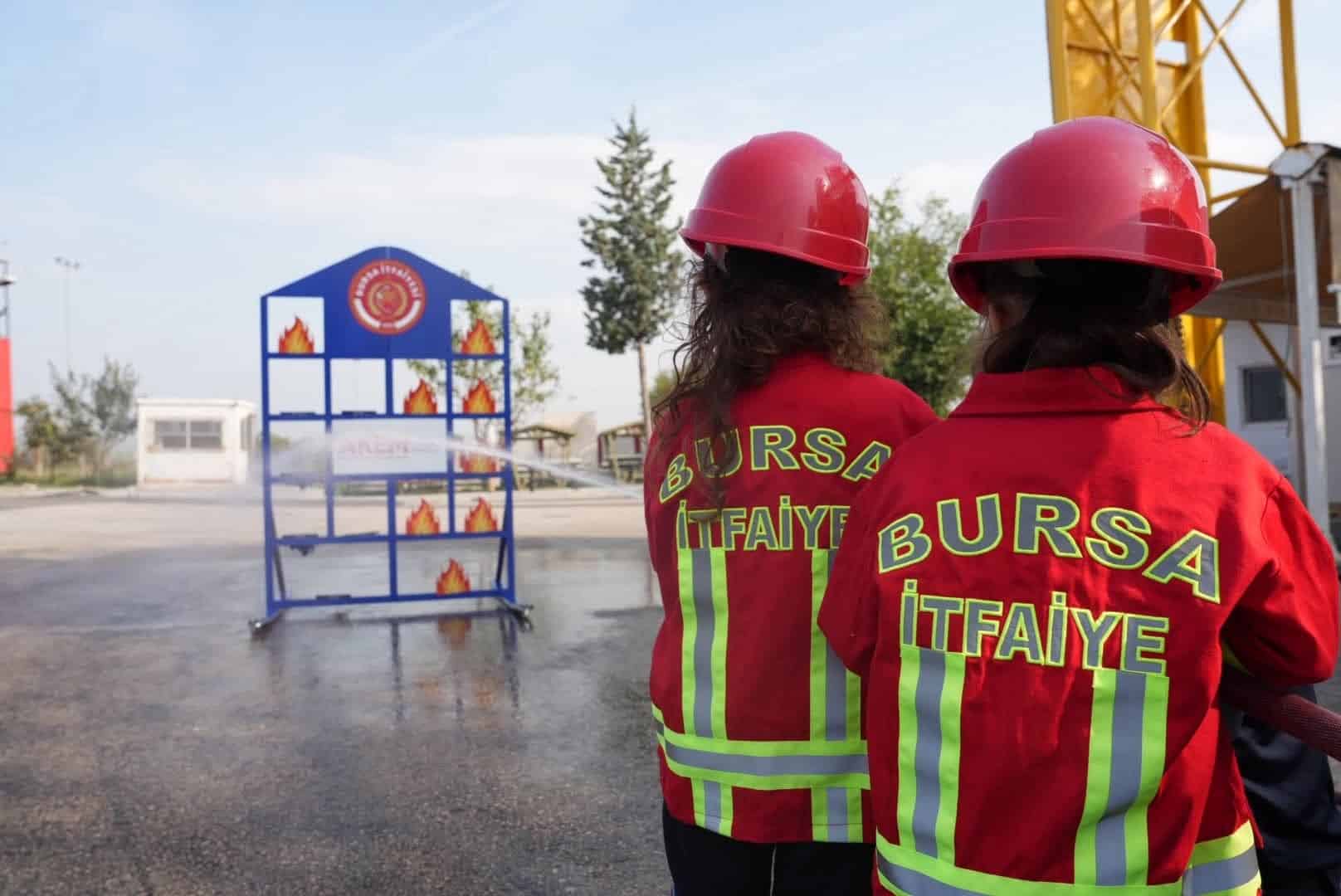 BURSA İTFAİYESİ'NDEN GELECEĞİN NESİLLERİNE YANGIN GÜVENLİĞİ EĞİTİMİ