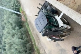 BURSA'NIN GÖZDE SAHİL BÖLGESİNDE YIKIM GERGİNLİĞİ, ÇATILARA ÇIKTILAR