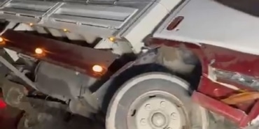 BURSA'DA DÖRT ARAÇ BİRBİRİNE GİRDİ: TRAFİK UZUN SÜRE AKSADI