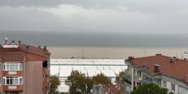 BURSA'DA SEL SULARI DENİZİ ÇAMURA BULADI