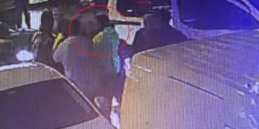 PARK HALİNDEKİ ARACA ÇARPTI, İHBARA GELEN POLİSE KAFA ATTI: ALKOLLÜ SÜRÜCÜ GÖZALTINA ALINDI POLİSE KAFA ATAN SÜRÜCÜYE EV HAPSİ CEZASI