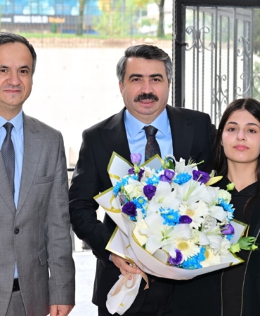 'GENÇLERİMİZ GELECEĞİMİZ' BAŞKAN OKTAY YILMAZ'DAN GENÇLERE YAKIN İLGİ: ÖĞRENCİLERLE HEM SOHBET ETTİ HEM SPOR YAPTI