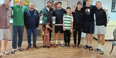 KARACABEYLİ TARAFTARDAN BURSASPOR'A KARPUZ SÜRPRİZİ