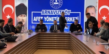 İSTANBUL'DA 7,5 BÜYÜKLÜĞÜNDE DEPREM SENARYOSU: KRİZ MASALARI KURULDU, İLÇELER ALARMA GEÇTİ VALİ DAVUT GÜL KOORDİNASYON MERKEZLERİNE CANLI BAĞLANDI ARNAVUTKÖY'DE AFET YÖNETİMİNİ BAŞKAN CANDAROĞLU ÜSTLENDİ