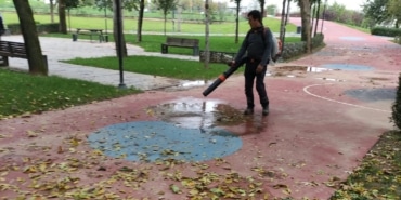 BÜYÜKŞEHİR'DEN PARK VE BAHÇELERE DÜZENLİ BAKIM