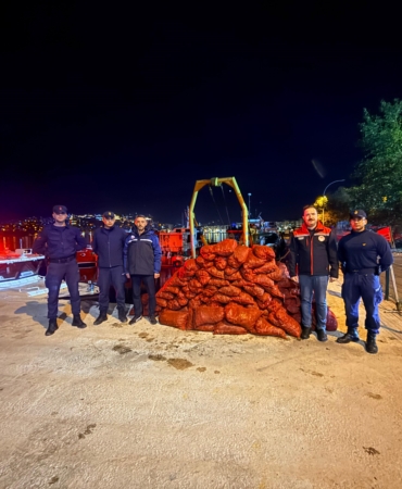 GEMLİK'TE KAÇAK MİDYE AVINA GEÇİT YOK: 174 BİN TL CEZA