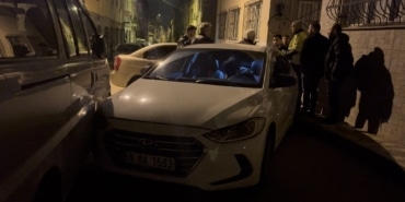 BURSA'DA ÖNCE OTOMOBİLLE KOVALADI, KAZA YAPTIRDI... KALDIRIM TAŞIYLA PEŞİNE DÜŞTÜ İKİ SÜRÜCÜ DE PSİKOTEKNİĞE SEVK EDİLDİ, FATURASI AĞIR OLDU