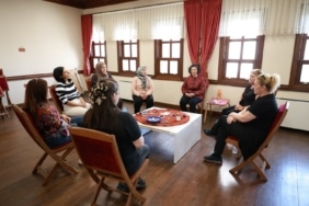 OSMANGAZİ'DE KADINLAR PAYLAŞARAK İYİLEŞTİ OSMANGAZİ'DE PEMBE KURDELENİN ÖTESİNE UZANAN DAYANIŞMA