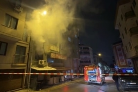 KIRAATHANEDE GECE YARISI ÇIKAN YANGIN KORKUTTU