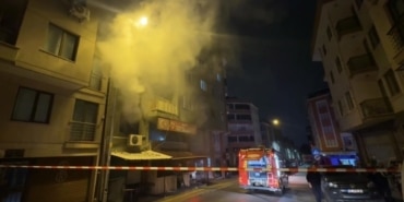 KIRAATHANEDE GECE YARISI ÇIKAN YANGIN KORKUTTU