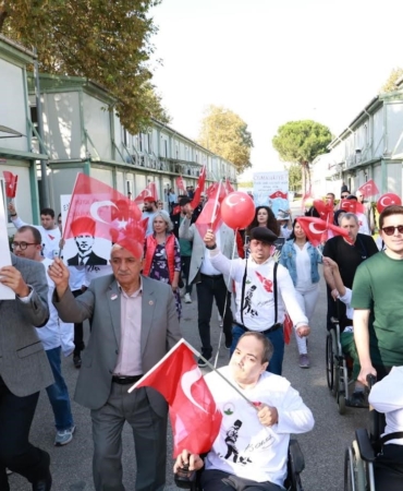 OSMANGAZİ'DE CUMHURİYET COŞKUSU ENGEL TANIMADI CUMHURİYET'İN 103'NCÜ YILI OSMANGAZİ'DE COŞKUYLA KUTLANDI ENGELLİ BİREYLERDEN CUMHURİYET BAYRAMI'NA ÖZEL GÖSTERİ