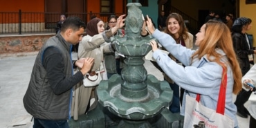 OSMANGAZİ'DE GENÇLER TARİHİN İZİNİ SÜRDÜ BURSA'NIN TARİHİ GENÇ KAŞİFLERLE CANLANDI GENÇLER BURSA'NIN TARİHİ DOKUSUNU ADIM ADIM KEŞFETTİ