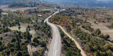 KELES'İN ÜÇ MAHALLESİNDE YOL MESAİSİ