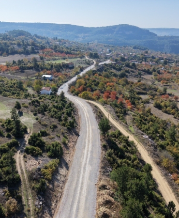 KELES'İN ÜÇ MAHALLESİNDE YOL MESAİSİ