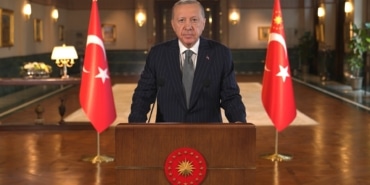 CUMHURBAŞKANI ERDOĞAN: "TÜRKİYE HAMDOLSUN BUGÜN DÜNDEN DAHA GÜÇLÜDÜR" CUMHURBAŞKANI RECEP TAYYİP ERDOĞAN: "MİLLİ MÜCADELE, BİRLİK VE BERABERLİK İÇİNDE KENETLENEN BİR MİLLETİN, EN ZOR ŞARTLARDA DAHİ NELERİ BAŞARABİLECEĞİNİ BÜTÜN DÜNYAYA GÖSTERMİŞTİR" "CUMHURİYETİMİZİN 103. YILI KUTLU OLSUN"