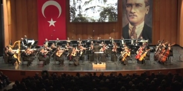 BURSA'DA CUMHURİYET COŞKUSU SENFONİK EZGİLERLE YÜKSELDİ