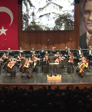 BURSA'DA CUMHURİYET COŞKUSU SENFONİK EZGİLERLE YÜKSELDİ