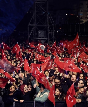 BİNLERCE NİLÜFERLİ CUMHURİYET'İN 103'ÜNCÜ YILINDA TEK YÜREK OLDU