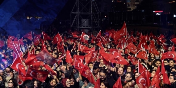 BİNLERCE NİLÜFERLİ CUMHURİYET'İN 103'ÜNCÜ YILINDA TEK YÜREK OLDU