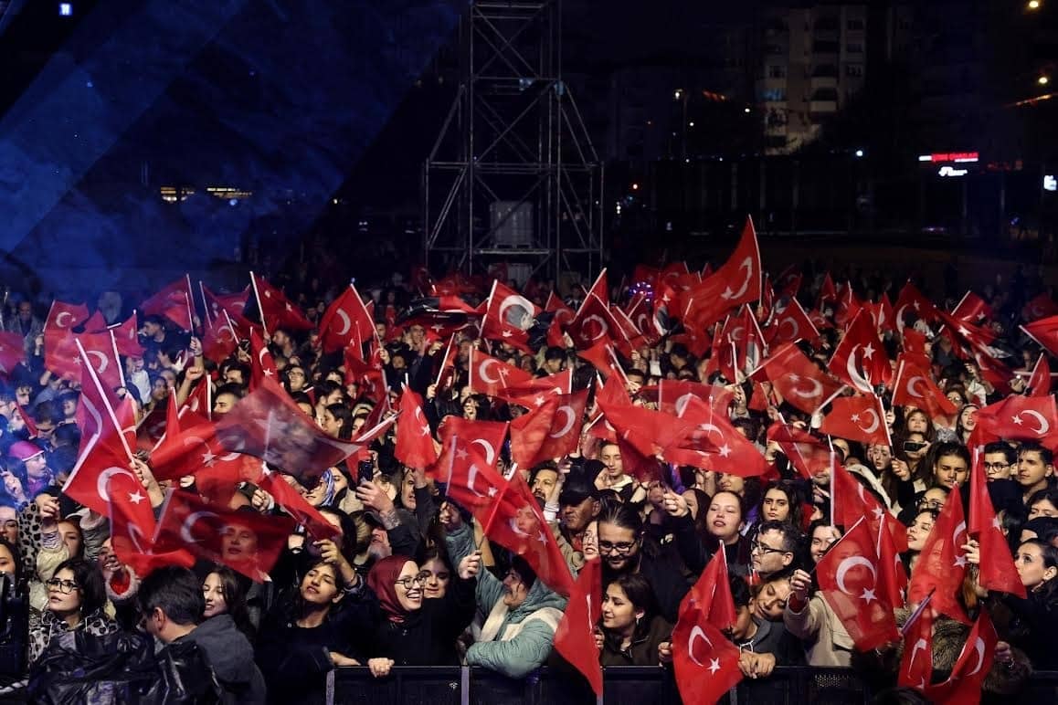 BİNLERCE NİLÜFERLİ CUMHURİYET'İN 103'ÜNCÜ YILINDA TEK YÜREK OLDU